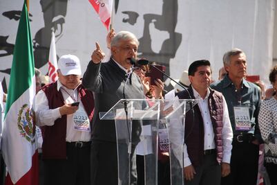 AMLO, a la caza de perredistas y panistas