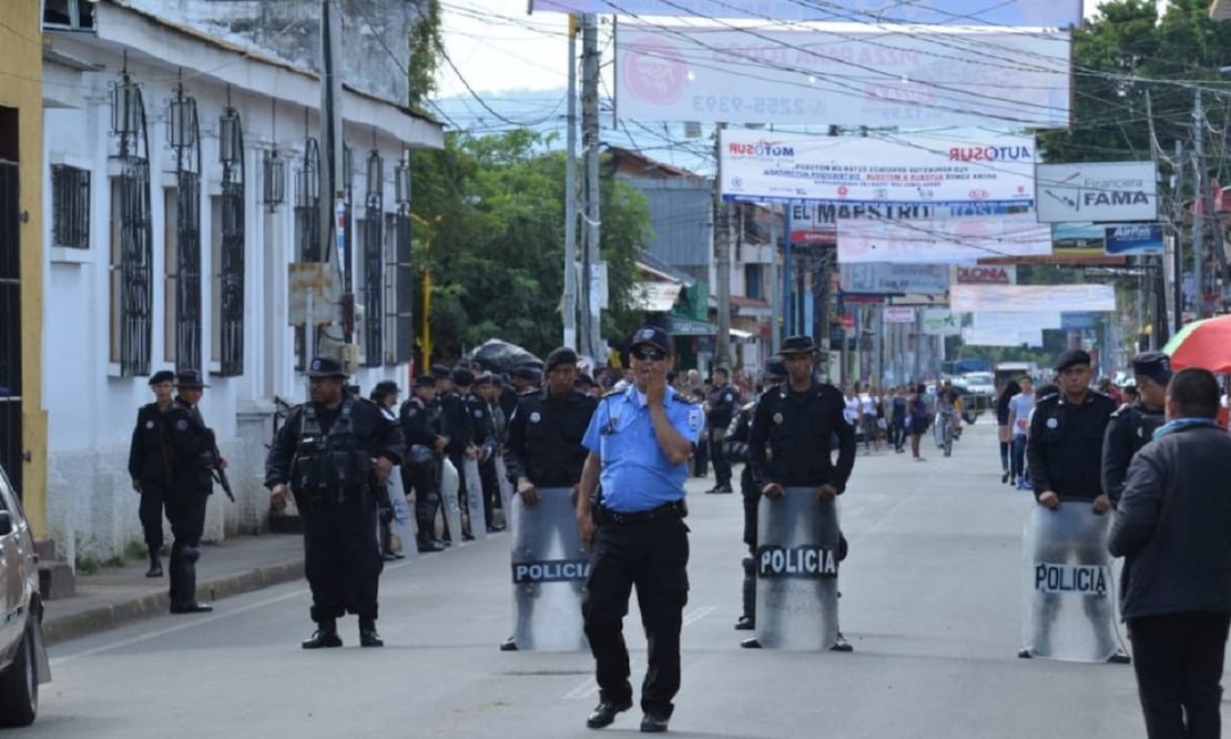 Policías en plaza de Nicaragua (Foto: José Meléndez / EL UNIVERSAL)
