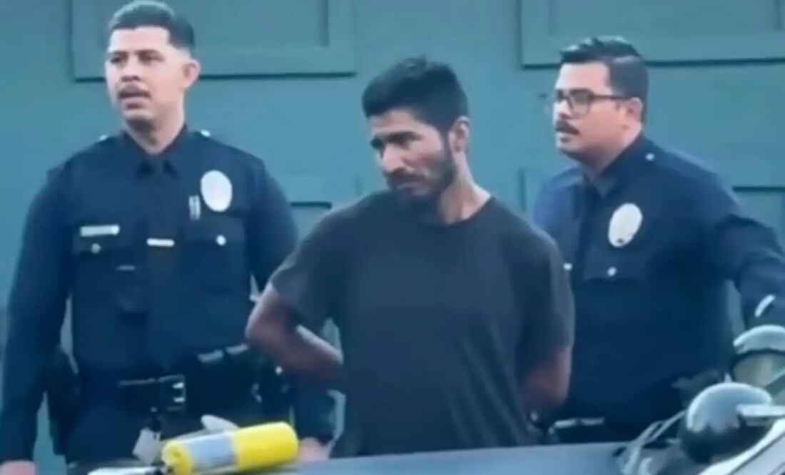 Un hombre detenido con un soplete, en Woodland Hills, cerca del incendio Kenneth, en Los Ángeles, California. Medios lo identifican como Juan Manuel Sierra Leyva, indocumentado mexicano. FOTO: CAPTURA