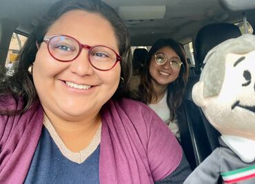 Citlalli Hernández y simpatizantes de Morena presumen sus peluches, ante prohibición de AMLITOS