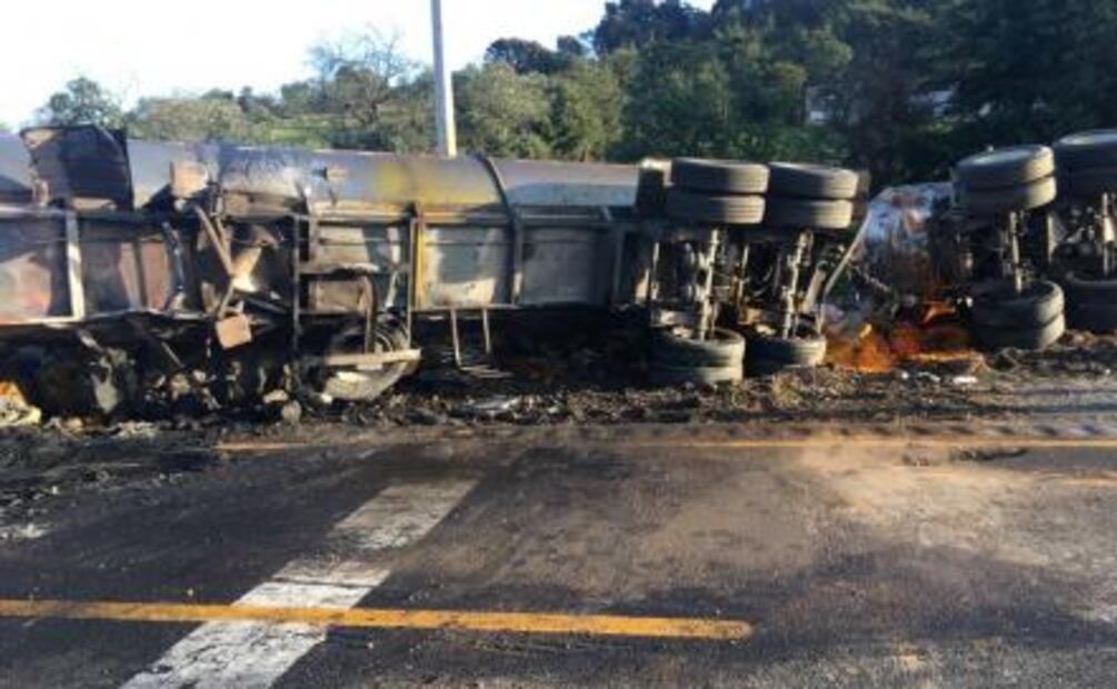 Choque entre pipa y autobús deja 7 heridos en la Puebla-Córdoba