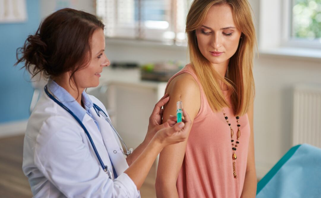 Lo más recomendable es programar una consulta médica para saber qué vacunas requieres en tu viaje. (Foto: iStock)