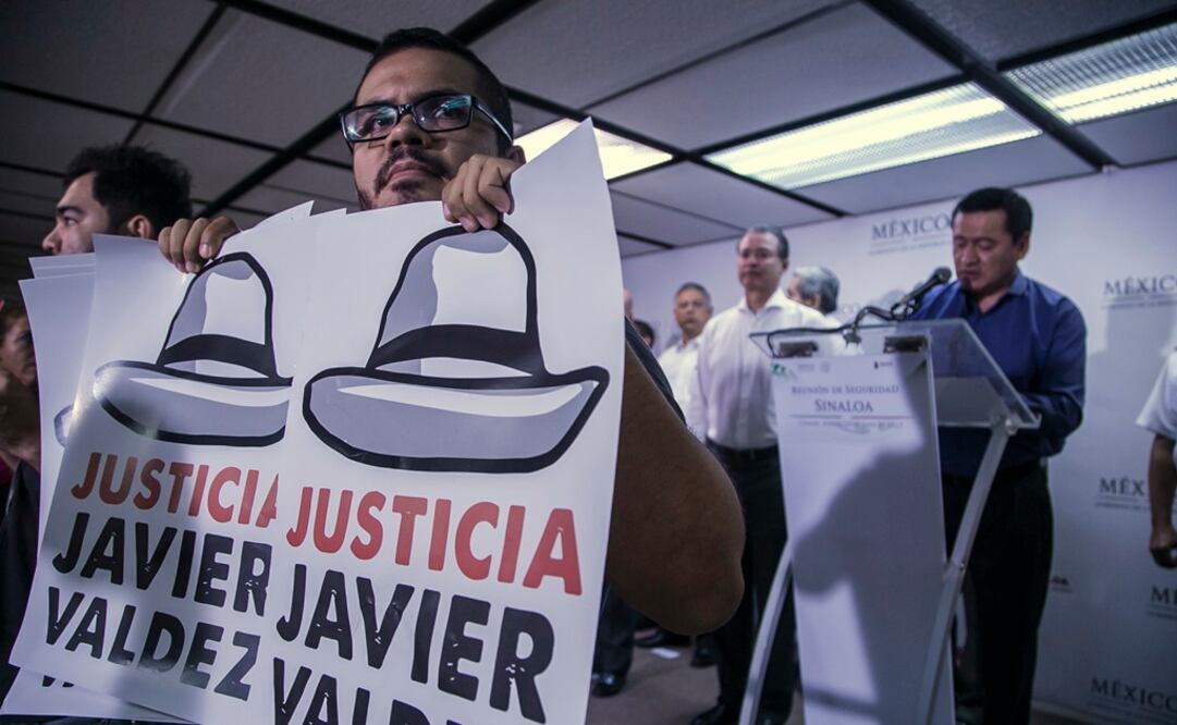 Periodistas de Sinaloa protestaron para exigir justicia por Javier Valdez durante una conferencia que ofreció el secretario de Gobernación, Miguel Ángel Osorio Chong, en Culiacán. Foto: Cuartoscuro.com