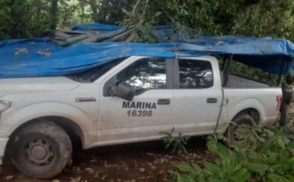 Rescatan a chofer y aseguran camionetas clonadas de la Marina en Veracruz