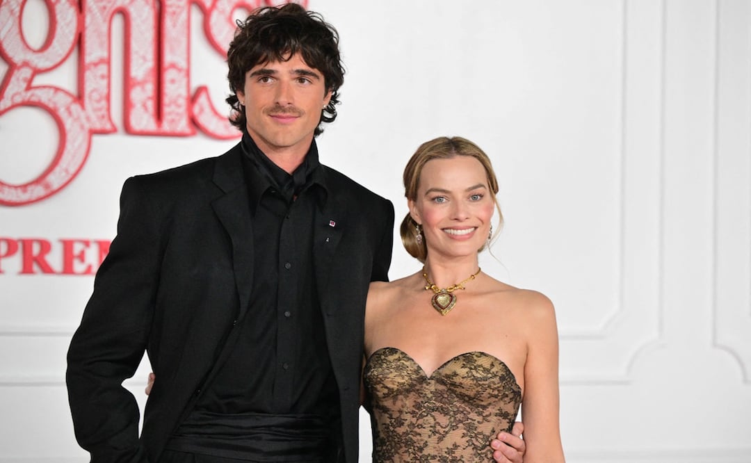 El actor australiano Jacob Elordi (izq.) y la actriz australiana Margot Robbie asisten al estreno mundial de "Cumbres Borrascosas" en el Teatro Chino TCL de Los Ángeles el 28 de enero de 2026. 
Foto: Frederic J. Brown / AFP.