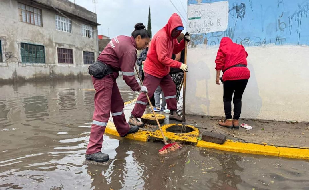 Rayo cae sobre cárcamo y provoca inundaciones en Valle de Chalco. Foto: Especial.
