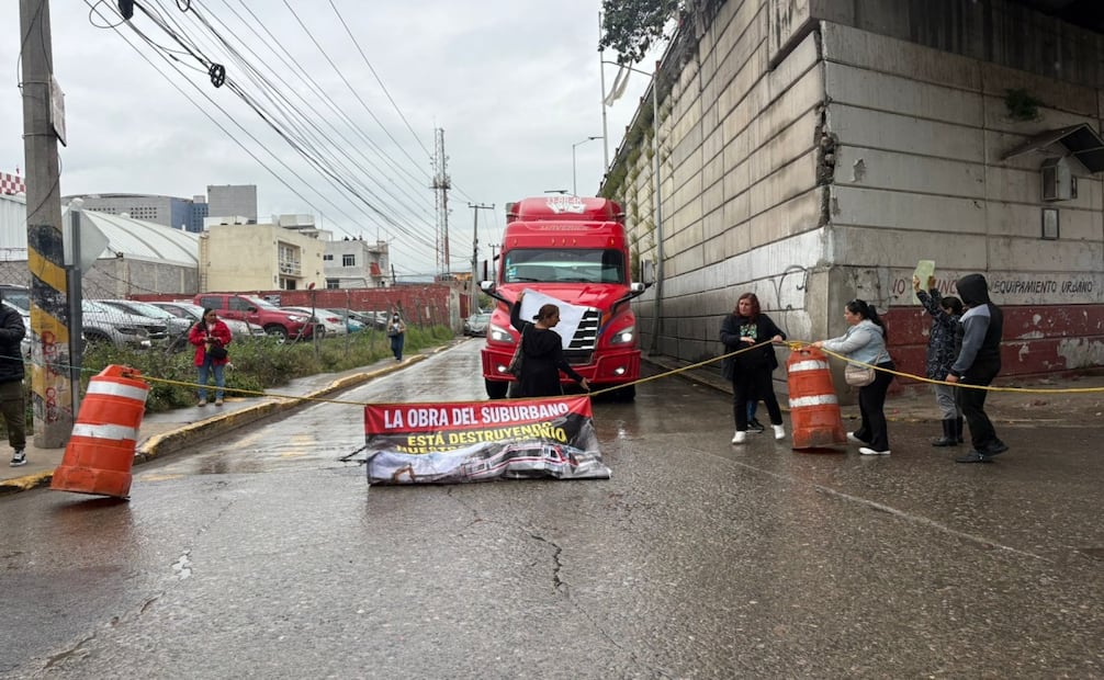 Bloquean Avenida Recursos Hidráulicos y Boulevard Tultitlán. Foto: Emilio Fernández