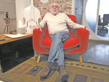 Luis de Llano escribe sobre sus exilios