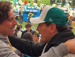 Guillermo Ochoa se encuentra con Iker Casillas en Madrid durante la NFL