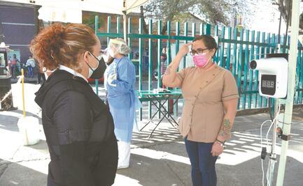 La mujer que ayuda a sordos con coronavirus