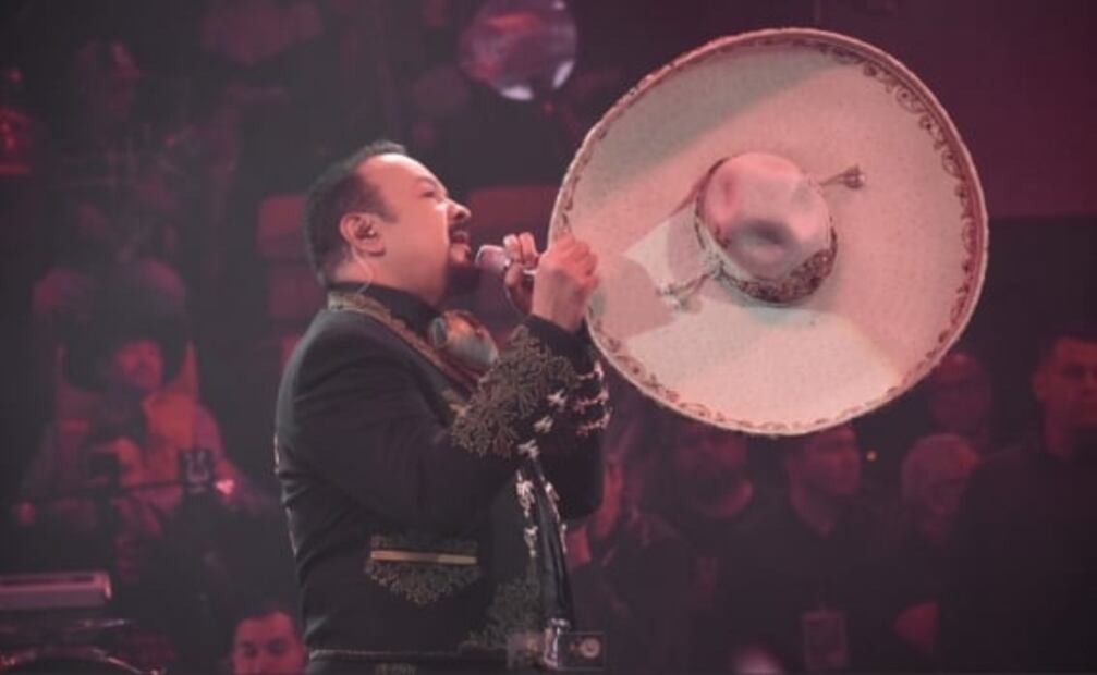 Pepe Aguilar bromea con las raíces argentinas de Ángela Aguilar 