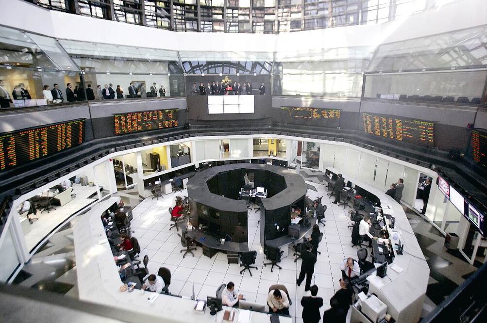 En realidad, se trata de un mercado donde se concentra la compra y venta de acciones de empresas que buscan obtener dinero a cambio de dar una participación del negocio al inversionista (ARCHIVO EL UNIVERSAL)