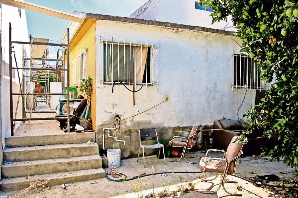 En la imagen, la casa de la familia Lechtchenko, donde presuntamente Anastasia privó de la vida a su madre y a su hermana, por lo que hoy se encuentra recluida en la penitenciaría de Tijuana (ROBERTO ARMOCIDA. EL UNIVERSAL)