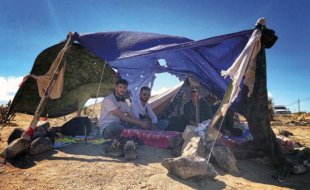 Migrantes sufren en el desierto de EU a la espera de asilo. Foto: Gabriela Martínez / El Universal