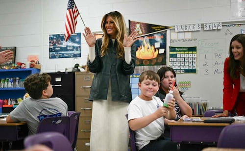 Melania Trump busca expandir la inteligencia artificial en escuelas de EU; la primera dama anuncia acuerdo con Nvidia