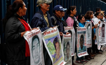 Detenciones antes de octubre, exigen padres de normalistas