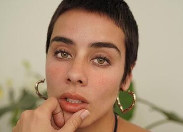 Harta del Photoshop, Esmeralda Pimentel muestra su trasero con estrías