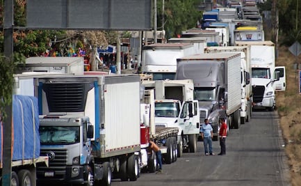 Tráileres cumplen 2 días detenidos por bloqueo