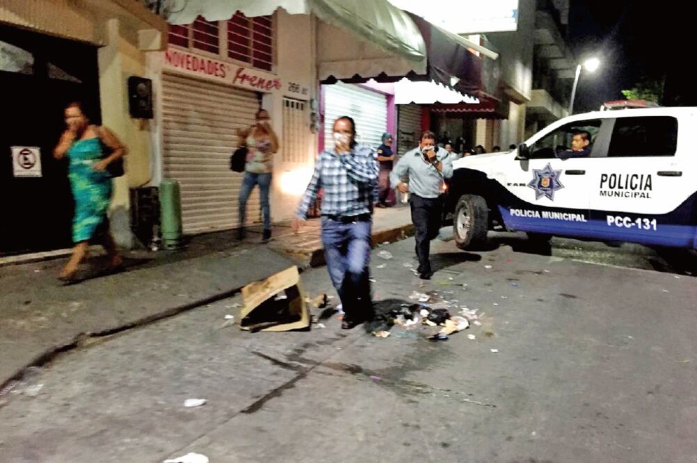 Un grupo de inconformes con la permanencia de la alcaldesa Rosa Pérez provocó incendios en calles de la entidad (FREDY MARTÍN PÉREZ. EL UNIVERSAL)