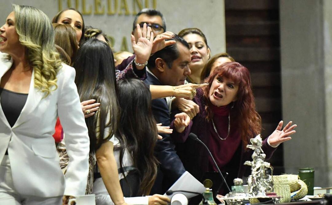 Diputadas intercambian empujones en la Cámara de Diputados por conflicto Israel-Palestina este martes 7 de octubre de 2025. Foto: Mario Jasso/ Cuartoscuro