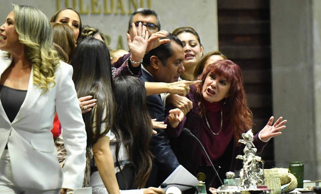 Diputadas intercambian empujones en la Cámara de Diputados por conflicto Israel-Palestina este martes 7 de octubre de 2025. Foto: Mario Jasso/ Cuartoscuro
