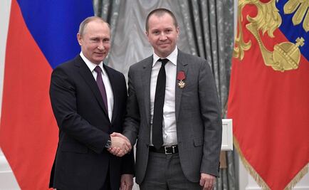 Actor ruso entrega carta a Putin en defensa de director teatral