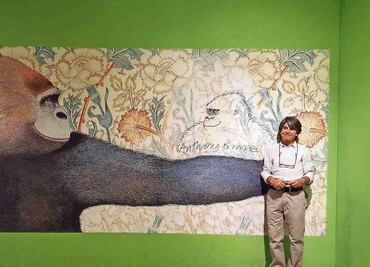 “Los rostros de los gorilas son irresistibles al lápiz”: entrevista a Anthony Browne