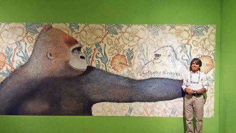 “Los rostros de los gorilas son irresistibles al lápiz”: entrevista a Anthony Browne
