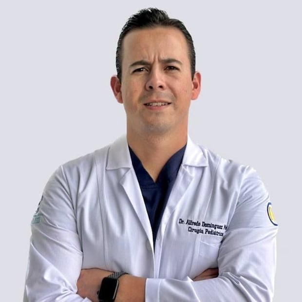 El doctor Alfredo Domínguez, especialista en Cirugía Pediátrica, fue quien atendió el caso de Oliver en la CDMX. Foto: Cortesía Alfredo Domínguez
