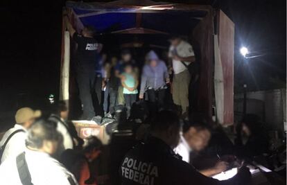 Rescatan a 150 migrantes en Tabasco; hay dos detenidos