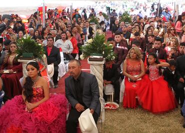 Artistas, políticos y una aerolínea, en la ola de los XV años de Rubí