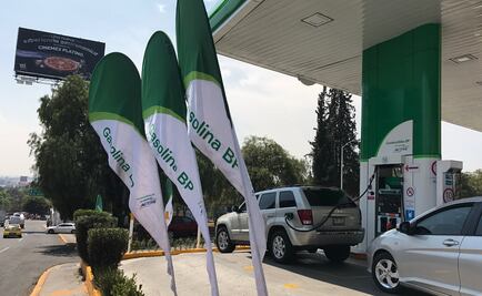 Hacen fila para ingresar a gasolinera británica en Satélite