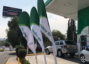 Hacen fila para ingresar a gasolinera británica en Satélite