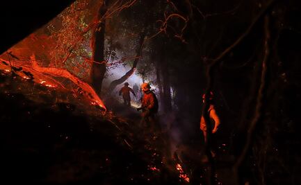Población de Tepoztlán, en alerta ante incendio forestal cercano con algunas casas; controlan zona de riesgo