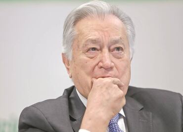 Manuel Bartlett reduce ingresos a 50%