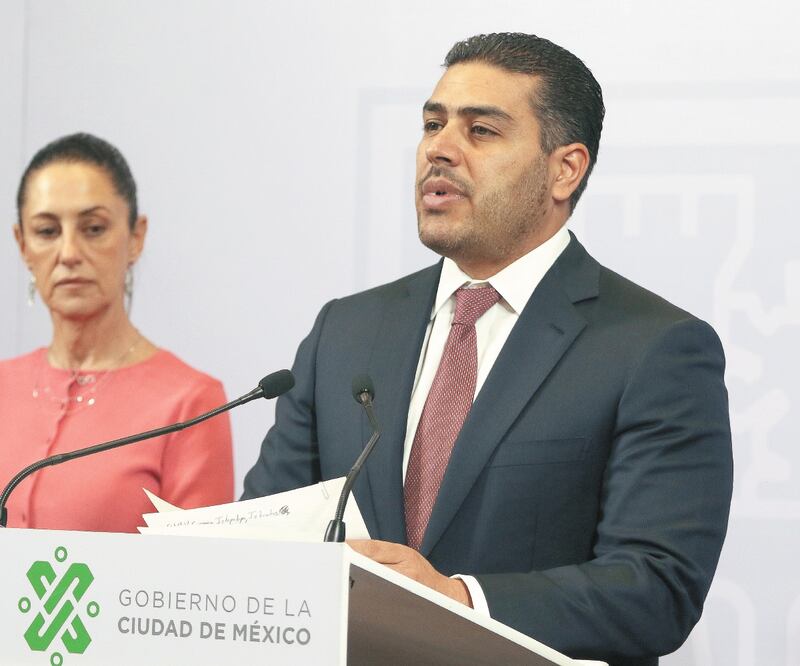 Acompañado de Claudia Sheinbaum, Omar García Harfuch informó sobre las sanciones a uniformados en los tres meses que lleva al frente de la SSC. Foto: CARLOS MEJÍA. EL UNIVERSAL