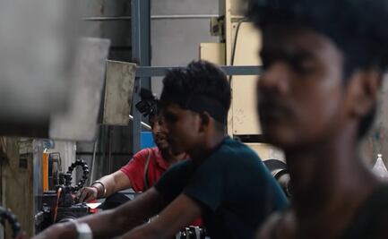 VIDEO: En India trabajadores entrenan con videos a robots de inteligencia artificial; es para que realicen empleos humanos