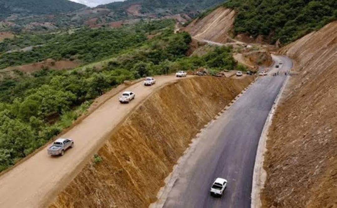 FGR abre investigaciones contra 20 comuneros de San Francisco Coatlán, Oaxaca; están acusados de oposición a ejecución de obra pública.
Foto: Especial.