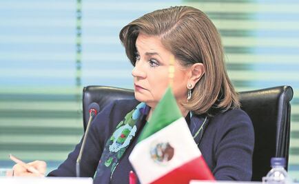 Arely Gómez se despide de PGR a través de Twitter