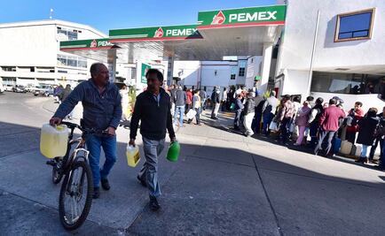 Conductores expresan su fastidio por esperar horas para cargar combustible