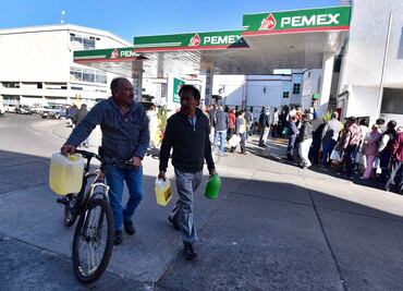 Conductores expresan su fastidio por esperar horas para cargar combustible
