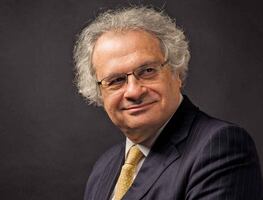 “La aventura humana puede llegar a naufragar”: Amin Maalouf