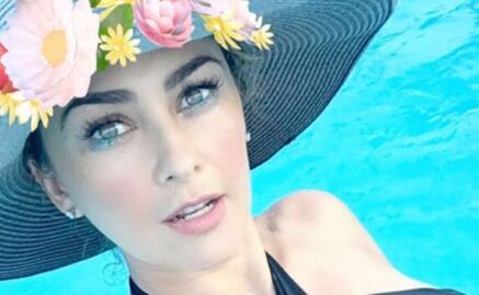 Aracely Arámbula medita en bikini