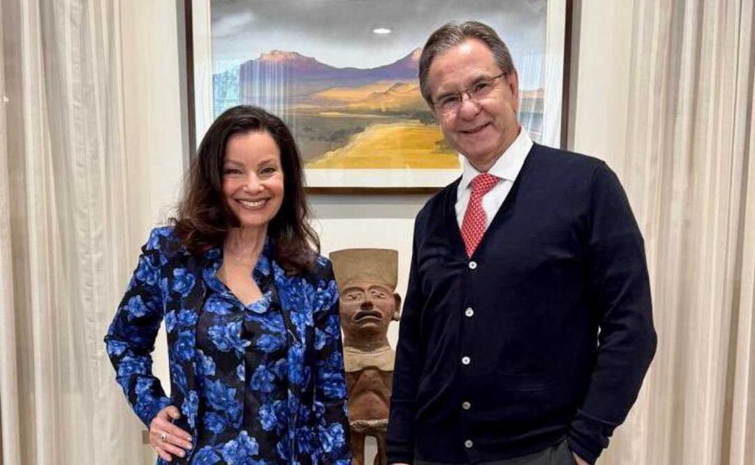 Esteban Moctezuma, embajador de México en Estados Unidos, con la actriz Fran Drescher. Foto: Tomada de la cuenta de X de @emoctezumab.