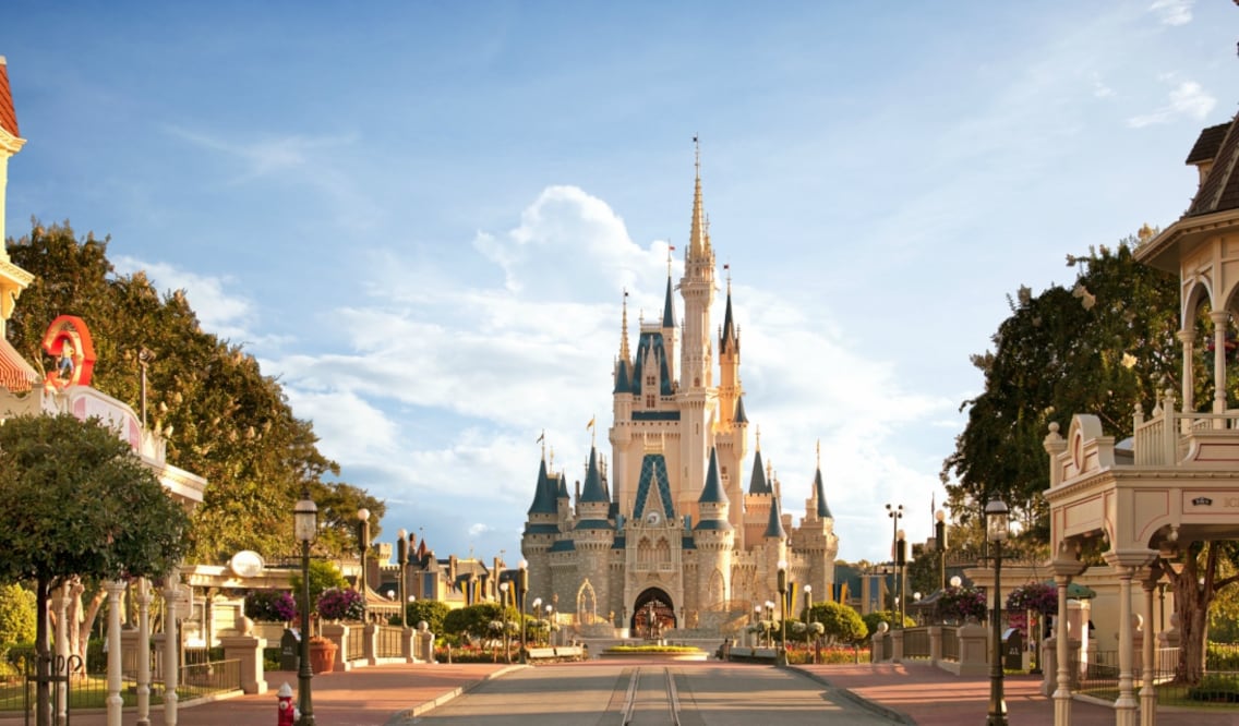 En el castillo de Cenicienta, en Disney World, se encuentra una suite secreta en la que, con un poquito de suerte podrías hospedarte. (Foto: Disney World)