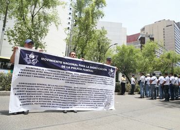 Marchan policías hacia la Secretaría de Gobernación