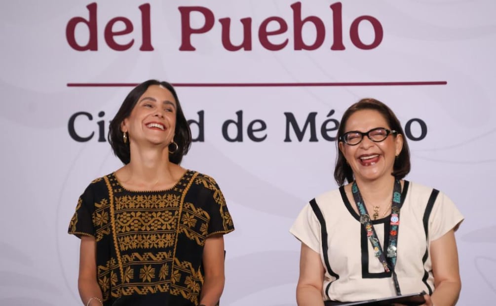 Luz Elena González Escobar, secretaria de Energía junto a la directora general de la CFE, Emilia Esther Calleja Alor. Foto: Karla Guerrero / EL UNIVERSAL