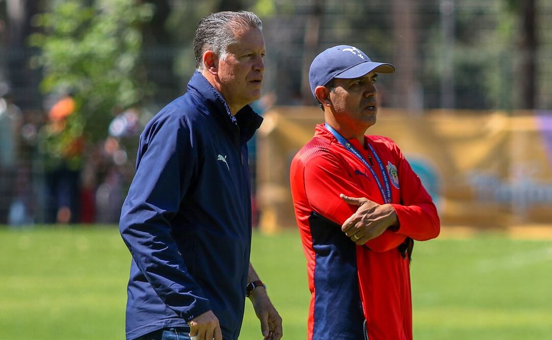 Ricardo Peláez y Ricardo Cadena en un entrenamoento con Chivas - FOTO: Imago7