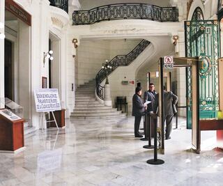 Morena propone suspender sesiones