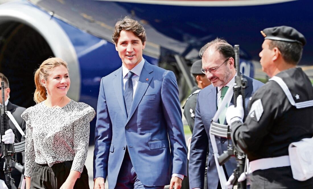 Justin Trudeau, primer ministro de Canadá, y su esposa Sophie Grégorie fueron recibidos por el canciller Luis Videgaray en el Hangar Presidencial (LUCÍA GODINEZ. EL UNIVERSAL)